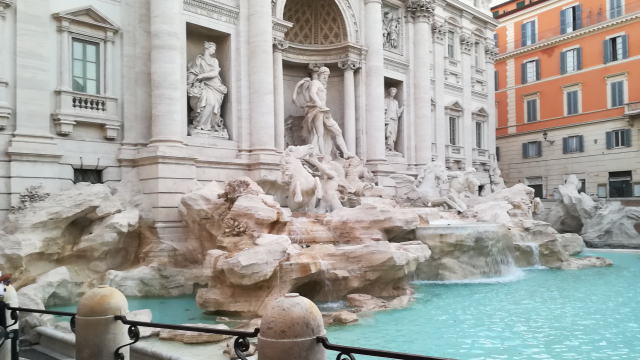 ローマ　トレビの泉
