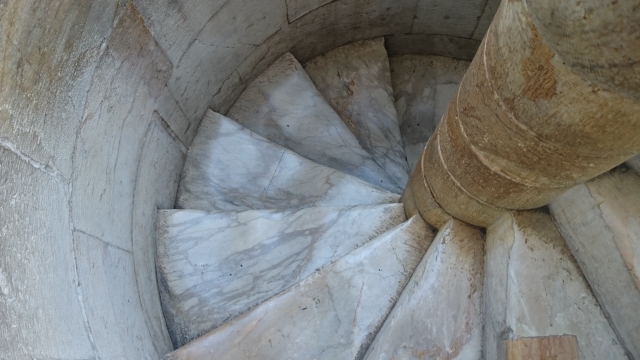 ピサの斜塔　階段